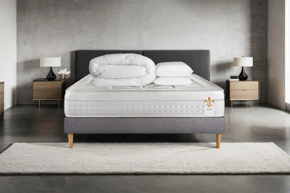 Pack lit complet 180x200 cm - Matelas + Sommier Gris (en kit) + 2 oreillers + Couette - Vingt-Huit