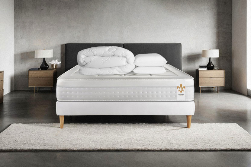 Pack lit complet 140x200 cm - Matelas + Sommier Blanc (en kit) + 2 oreillers + Couette - Vingt-Huit