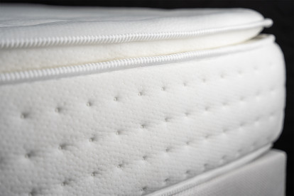 Pack lit complet 140x190 cm - Matelas + Sommier Blanc (en kit) + 2 oreillers + Couette - Vingt-Quatre PLUS