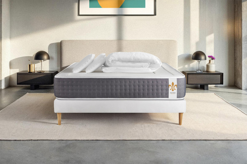 Pack lit complet 200x200 cm - Matelas + Sommier Blanc (en kit) + 2 oreillers + Couette - Vingt-Six